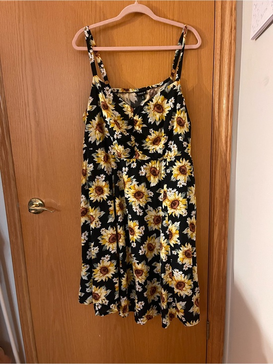 torrid Dresses & Skirts - Torrid 2X Sunflower Print Knee Length Challis Dress ~ 90s Alternative Vibes